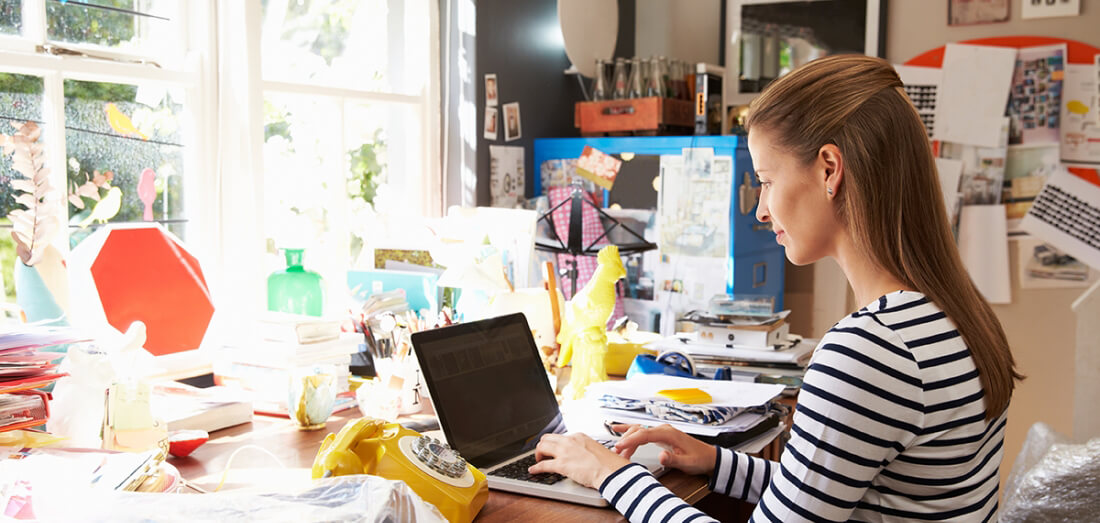 Teilnehmende beim Online-Marketing Kurs bei der Auswertung von Kampagnen